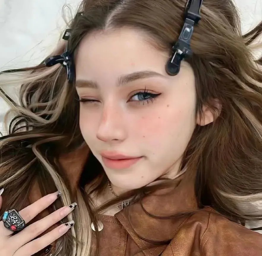 萘娅